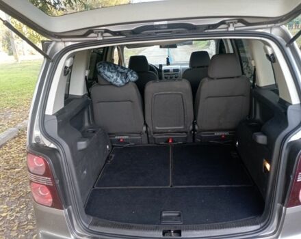 Сірий Фольксваген Туран, об'ємом двигуна 2 л та пробігом 382 тис. км за 5000 $, фото 3 на Automoto.ua