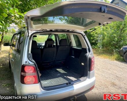 Серый Фольксваген Туран, объемом двигателя 2 л и пробегом 345 тыс. км за 6600 $, фото 2 на Automoto.ua