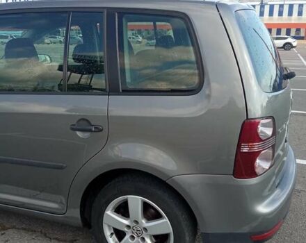 Серый Фольксваген Туран, объемом двигателя 1.9 л и пробегом 235 тыс. км за 8500 $, фото 6 на Automoto.ua