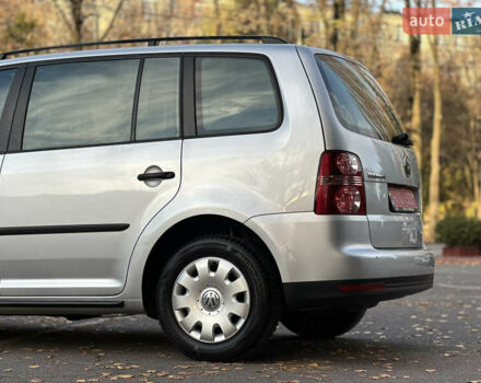 Сірий Фольксваген Туран, об'ємом двигуна 1.6 л та пробігом 196 тис. км за 8199 $, фото 18 на Automoto.ua
