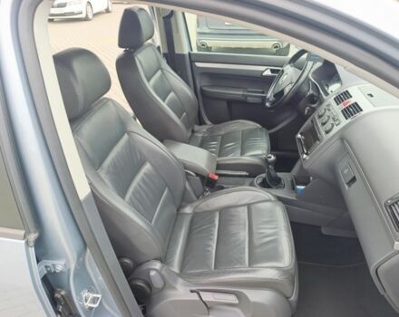 Серый Фольксваген Туран, объемом двигателя 10 л и пробегом 170 тыс. км за 7903 $, фото 6 на Automoto.ua