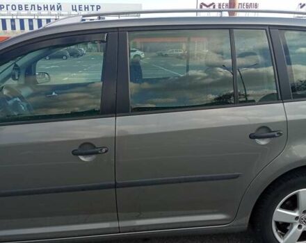 Серый Фольксваген Туран, объемом двигателя 1.9 л и пробегом 235 тыс. км за 8500 $, фото 5 на Automoto.ua