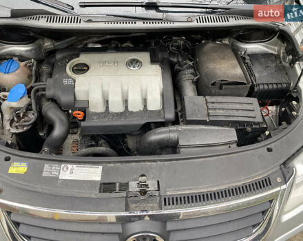 Серый Фольксваген Туран, объемом двигателя 1.98 л и пробегом 303 тыс. км за 7800 $, фото 17 на Automoto.ua