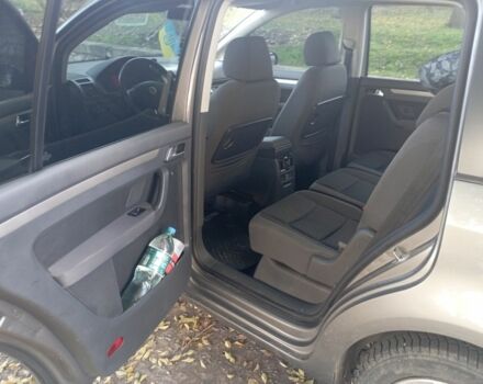 Сірий Фольксваген Туран, об'ємом двигуна 2 л та пробігом 382 тис. км за 5000 $, фото 8 на Automoto.ua