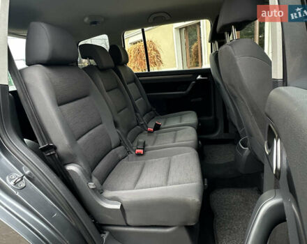 Серый Фольксваген Туран, объемом двигателя 1.6 л и пробегом 210 тыс. км за 7350 $, фото 31 на Automoto.ua