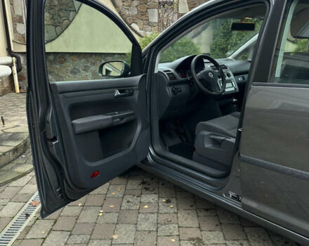 Серый Фольксваген Туран, объемом двигателя 1.6 л и пробегом 210 тыс. км за 7350 $, фото 23 на Automoto.ua