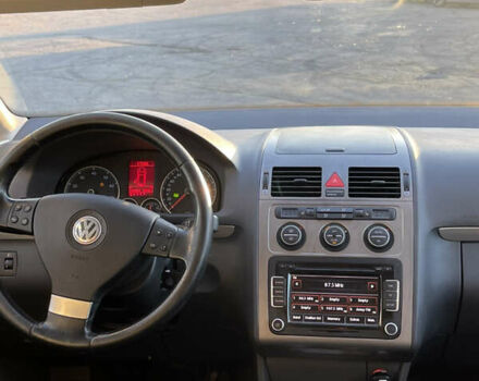 Серый Фольксваген Туран, объемом двигателя 1.39 л и пробегом 196 тыс. км за 7700 $, фото 14 на Automoto.ua
