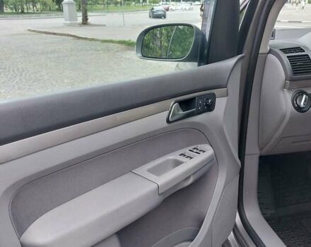 Сірий Фольксваген Туран, об'ємом двигуна 1.4 л та пробігом 232 тис. км за 7000 $, фото 18 на Automoto.ua