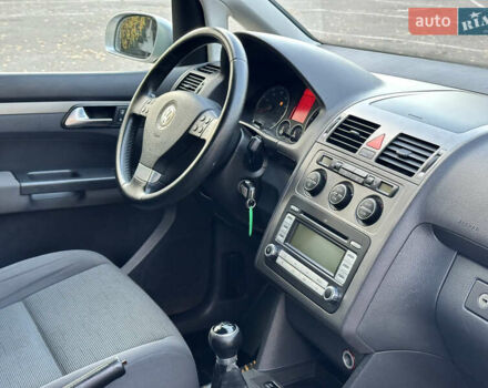 Сірий Фольксваген Туран, об'ємом двигуна 1.6 л та пробігом 196 тис. км за 8199 $, фото 71 на Automoto.ua