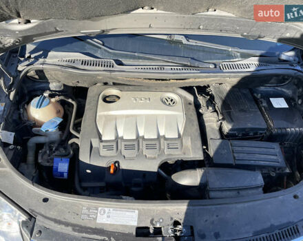 Серый Фольксваген Туран, объемом двигателя 1.97 л и пробегом 280 тыс. км за 8500 $, фото 5 на Automoto.ua