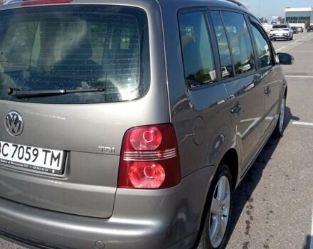 Серый Фольксваген Туран, объемом двигателя 1.9 л и пробегом 235 тыс. км за 8500 $, фото 9 на Automoto.ua