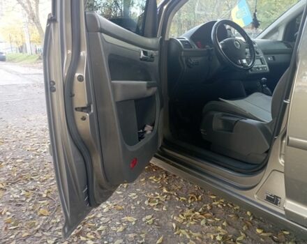 Сірий Фольксваген Туран, об'ємом двигуна 2 л та пробігом 382 тис. км за 5000 $, фото 6 на Automoto.ua