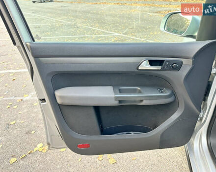 Сірий Фольксваген Туран, об'ємом двигуна 1.6 л та пробігом 196 тис. км за 8199 $, фото 40 на Automoto.ua