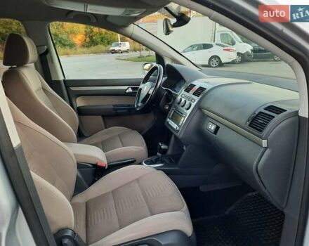 Серый Фольксваген Туран, объемом двигателя 1.39 л и пробегом 201 тыс. км за 7500 $, фото 63 на Automoto.ua