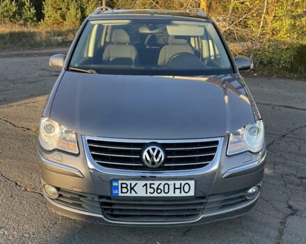 Серый Фольксваген Туран, объемом двигателя 1.39 л и пробегом 196 тыс. км за 7700 $, фото 3 на Automoto.ua