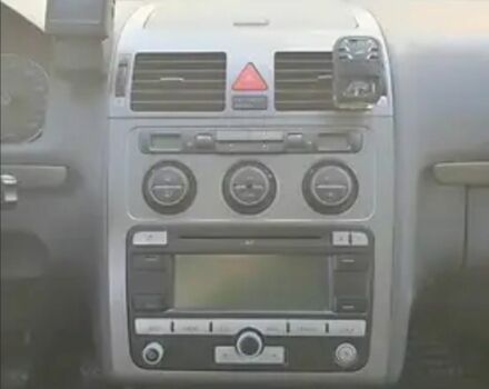 Серый Фольксваген Туран, объемом двигателя 2 л и пробегом 330 тыс. км за 6300 $, фото 3 на Automoto.ua