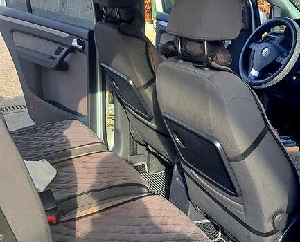 Серый Фольксваген Туран, объемом двигателя 1.4 л и пробегом 317 тыс. км за 7500 $, фото 6 на Automoto.ua