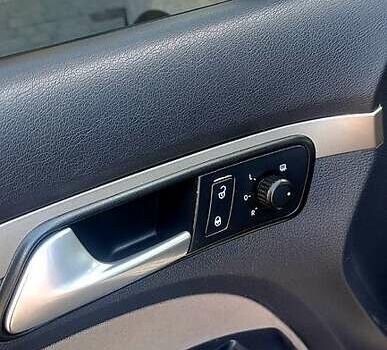 Серый Фольксваген Туран, объемом двигателя 1.4 л и пробегом 317 тыс. км за 7500 $, фото 7 на Automoto.ua