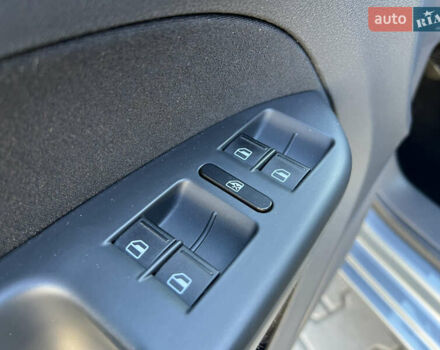 Серый Фольксваген Туран, объемом двигателя 1.4 л и пробегом 188 тыс. км за 6000 $, фото 59 на Automoto.ua