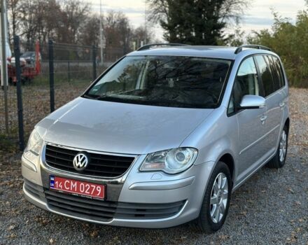 Серый Фольксваген Туран, объемом двигателя 1.6 л и пробегом 236 тыс. км за 8200 $, фото 2 на Automoto.ua