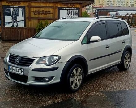 Серый Фольксваген Туран, объемом двигателя 1.4 л и пробегом 317 тыс. км за 7500 $, фото 3 на Automoto.ua