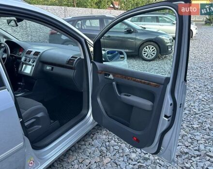 Серый Фольксваген Туран, объемом двигателя 1.4 л и пробегом 142 тыс. км за 8650 $, фото 77 на Automoto.ua