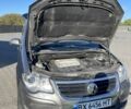Серый Фольксваген Туран, объемом двигателя 2 л и пробегом 294 тыс. км за 8500 $, фото 7 на Automoto.ua