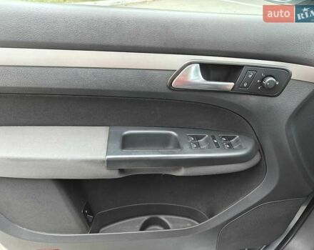 Сірий Фольксваген Туран, об'ємом двигуна 1.9 л та пробігом 263 тис. км за 8500 $, фото 6 на Automoto.ua