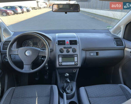 Серый Фольксваген Туран, объемом двигателя 1.4 л и пробегом 188 тыс. км за 6000 $, фото 39 на Automoto.ua