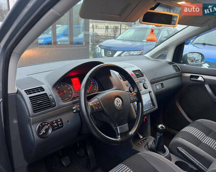 Серый Фольксваген Туран, объемом двигателя 1.4 л и пробегом 189 тыс. км за 7700 $, фото 12 на Automoto.ua