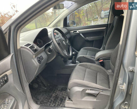 Серый Фольксваген Туран, объемом двигателя 1.6 л и пробегом 377 тыс. км за 6900 $, фото 4 на Automoto.ua