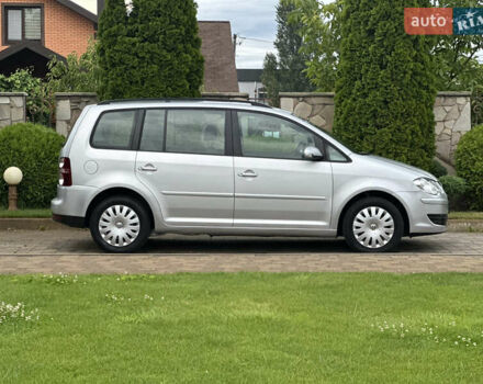 Серый Фольксваген Туран, объемом двигателя 1.6 л и пробегом 211 тыс. км за 7450 $, фото 5 на Automoto.ua