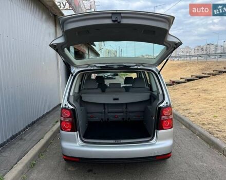 Серый Фольксваген Туран, объемом двигателя 1.4 л и пробегом 260 тыс. км за 6999 $, фото 5 на Automoto.ua