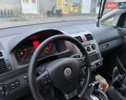 Серый Фольксваген Туран, объемом двигателя 1.97 л и пробегом 350 тыс. км за 6150 $, фото 2 на Automoto.ua