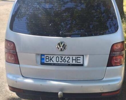 Серый Фольксваген Туран, объемом двигателя 1.9 л и пробегом 330 тыс. км за 7200 $, фото 1 на Automoto.ua