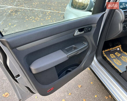 Сірий Фольксваген Туран, об'ємом двигуна 1.6 л та пробігом 196 тис. км за 8199 $, фото 42 на Automoto.ua