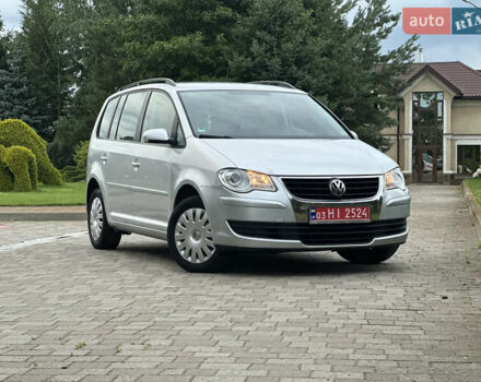 Серый Фольксваген Туран, объемом двигателя 1.6 л и пробегом 211 тыс. км за 7450 $, фото 2 на Automoto.ua