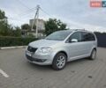 Серый Фольксваген Туран, объемом двигателя 1.4 л и пробегом 262 тыс. км за 6500 $, фото 1 на Automoto.ua