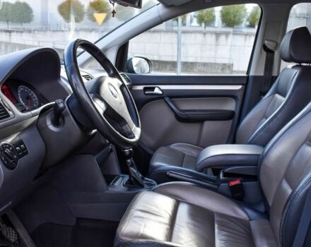 Сірий Фольксваген Туран, об'ємом двигуна 2 л та пробігом 264 тис. км за 5000 $, фото 10 на Automoto.ua