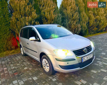 Серый Фольксваген Туран, объемом двигателя 1.98 л и пробегом 230 тыс. км за 6500 $, фото 1 на Automoto.ua