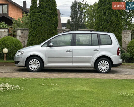 Серый Фольксваген Туран, объемом двигателя 1.6 л и пробегом 211 тыс. км за 7450 $, фото 4 на Automoto.ua