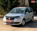 Серый Фольксваген Туран, объемом двигателя 1.6 л и пробегом 220 тыс. км за 5900 $, фото 1 на Automoto.ua