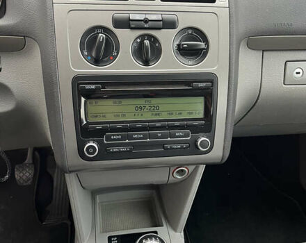 Серый Фольксваген Туран, объемом двигателя 1.6 л и пробегом 211 тыс. км за 7500 $, фото 17 на Automoto.ua