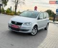 Серый Фольксваген Туран, объемом двигателя 1.6 л и пробегом 228 тыс. км за 8000 $, фото 1 на Automoto.ua