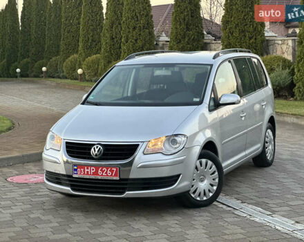 Серый Фольксваген Туран, объемом двигателя 1.6 л и пробегом 210 тыс. км за 7350 $, фото 2 на Automoto.ua