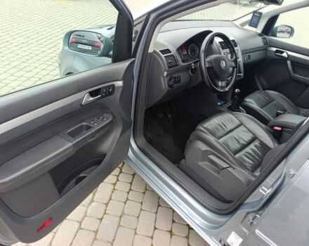 Серый Фольксваген Туран, объемом двигателя 10 л и пробегом 170 тыс. км за 7903 $, фото 3 на Automoto.ua