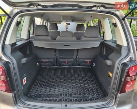 Серый Фольксваген Туран, объемом двигателя 1.39 л и пробегом 235 тыс. км за 8550 $, фото 3 на Automoto.ua