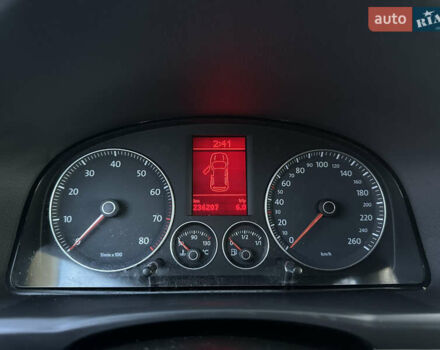 Серый Фольксваген Туран, объемом двигателя 1.6 л и пробегом 236 тыс. км за 8200 $, фото 30 на Automoto.ua