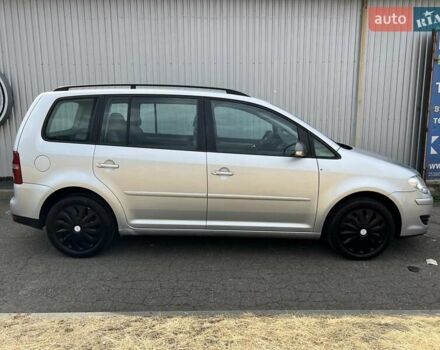 Серый Фольксваген Туран, объемом двигателя 1.4 л и пробегом 260 тыс. км за 6999 $, фото 2 на Automoto.ua