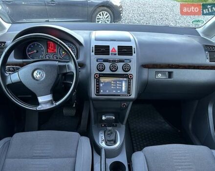Серый Фольксваген Туран, объемом двигателя 1.4 л и пробегом 142 тыс. км за 8650 $, фото 68 на Automoto.ua